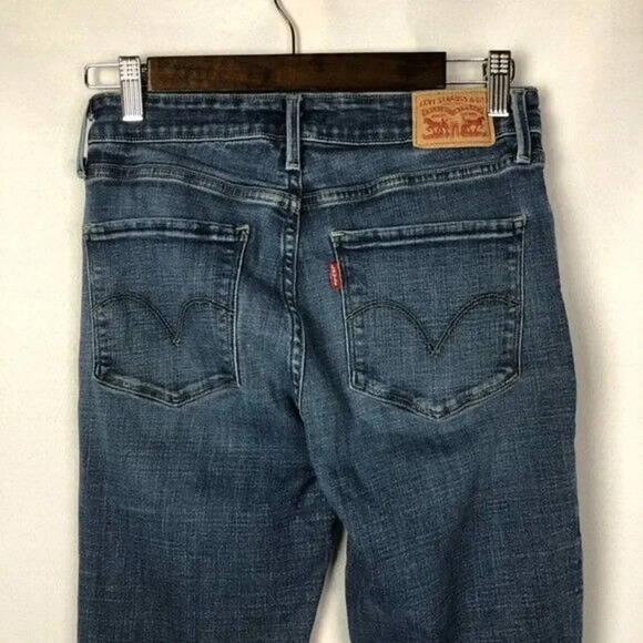 Levi's Medium Wash Mid Rise Skinny Jeans 6 - Picture 8 of 8